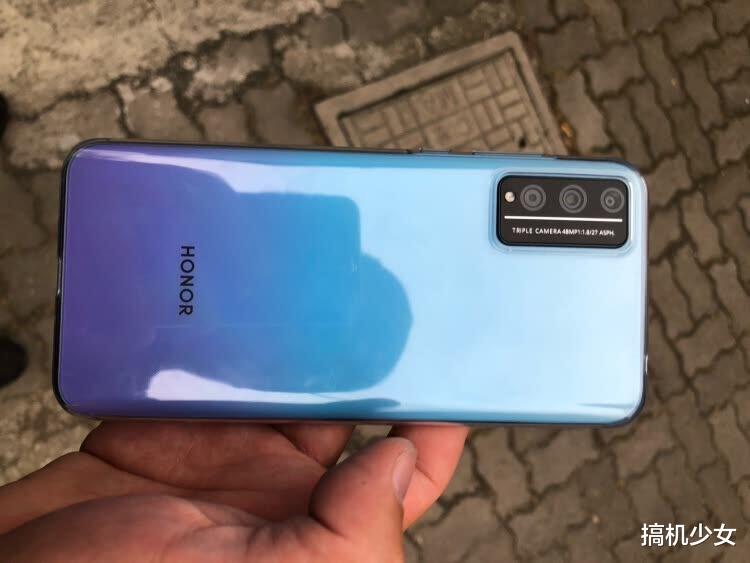 华为荣耀|荣耀爆发，8GB+128GB跌至1599元，销量开始反超红米