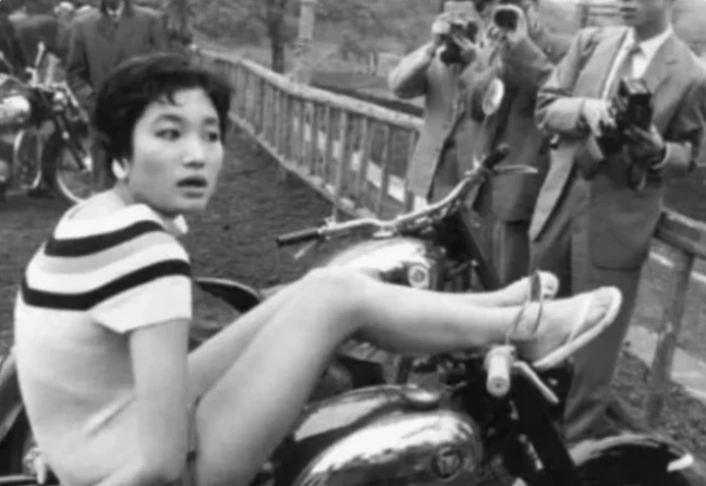 #天皇#二战期间,日本女人究竟能“疯狂”到什么地步?看完你绝对不信