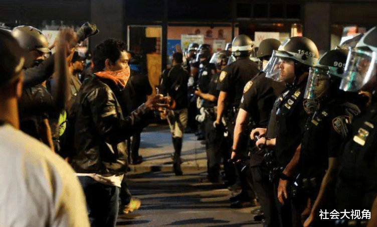 美国@美国噩耗不断，体育巨星遭枪击身亡，特朗普总统位置或将不保！