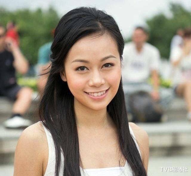 黄心颖|新恋情曝光？黄心颖疑秘恋乐队男子，停工一年半生活富裕名牌不离手