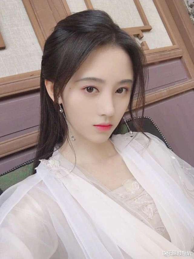 『鞠婧祎』分不清鞠婧祎和吴宣仪？看她们穿上古装，一个像公主一个却像丫鬟