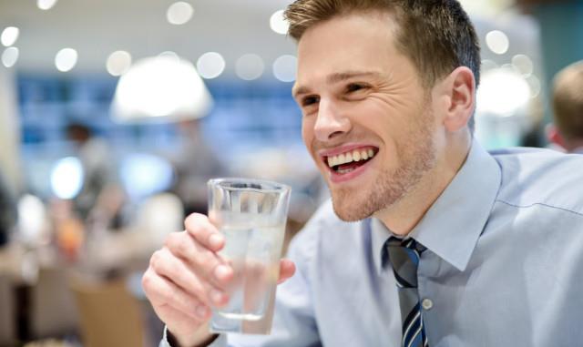 衰老■加速男性衰老的原因:喝酒排最后,第一名很多男人改不了