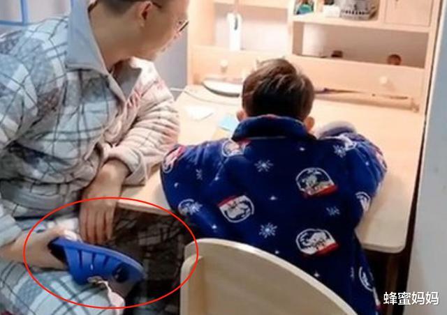 蜂蜜|年度“最惨”小学生,辛苦写了2个点的作业,回头一翻字全没了