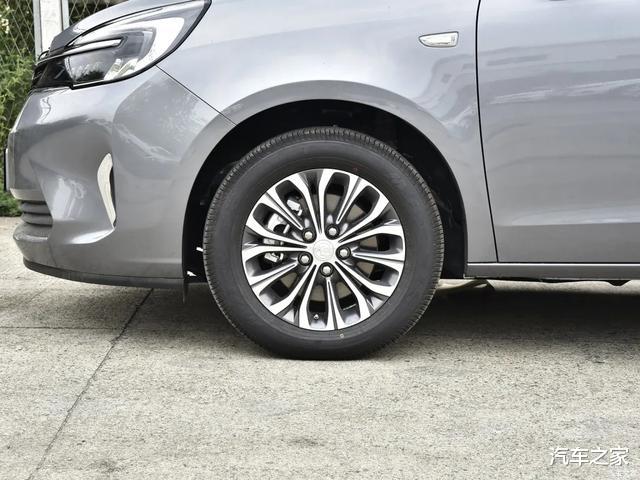 别克GL8|家用“埃尔法”!轴距超3米,空间还贼大!