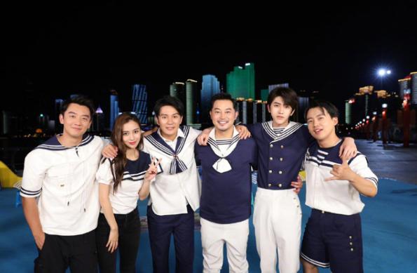 明星素颜|Baby在跑男8中首次卸妆，导演关掉美颜滤镜，素颜让人不敢相信