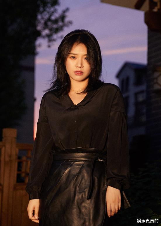 马思纯|马思纯“整容式”减肥太绝，练出一双豆芽腿，终于摆脱中年大妈感