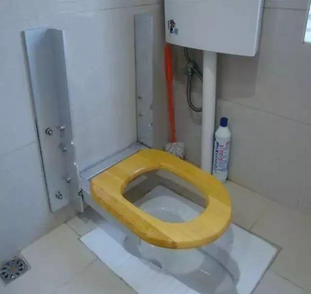 |越来越多人不在厕所装马桶了，现在流行这么弄，真是太聪明了