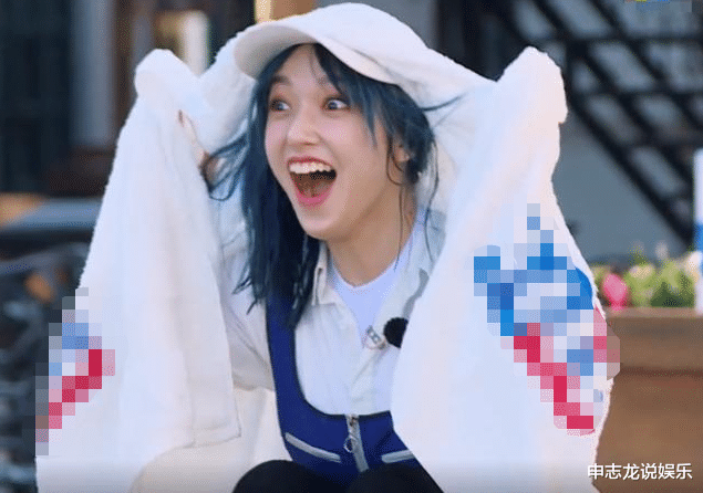 「程潇」程潇因染发《跑男》全程戴帽子,被水淋无意摘下,发色看懵网友