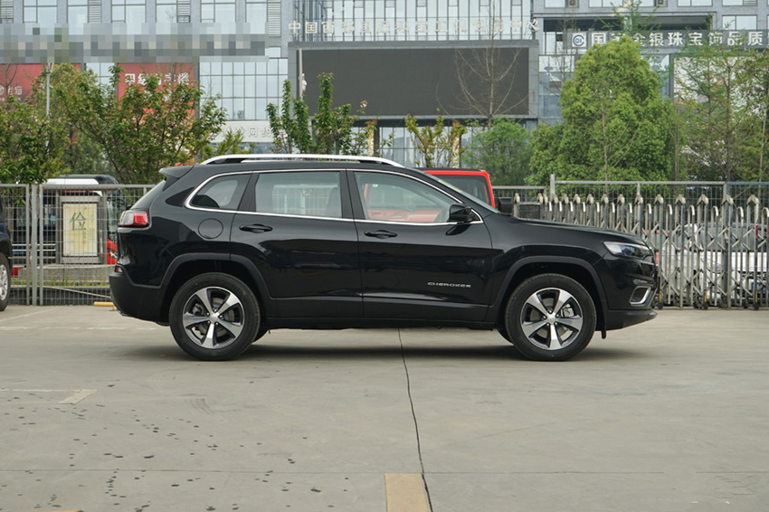 新车|从51万降到15.98万！当年比奥迪Q5豪华，如今比途观便宜，没人要了