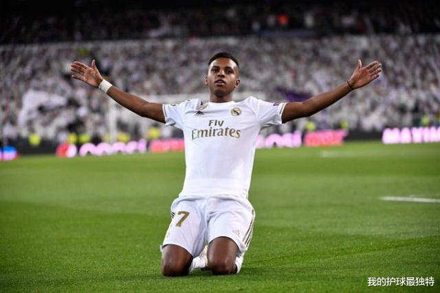 皇家马德里■皇马19岁妖星奇葩失误！穿裆羞辱库尔图瓦 立刻被齐达内换下