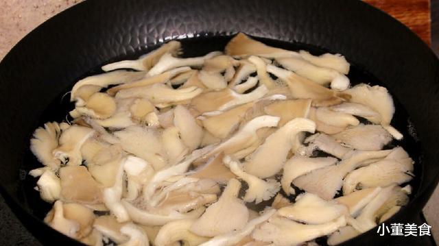 平菇|炸蘑菇时，裹淀粉还是面粉？都不对，教你正确做法，酥脆好吃