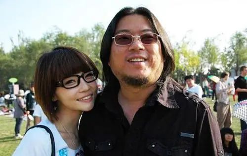 电影|高晓松前妻近照,32岁颜值不输明星,离婚近7年独自抚养女儿