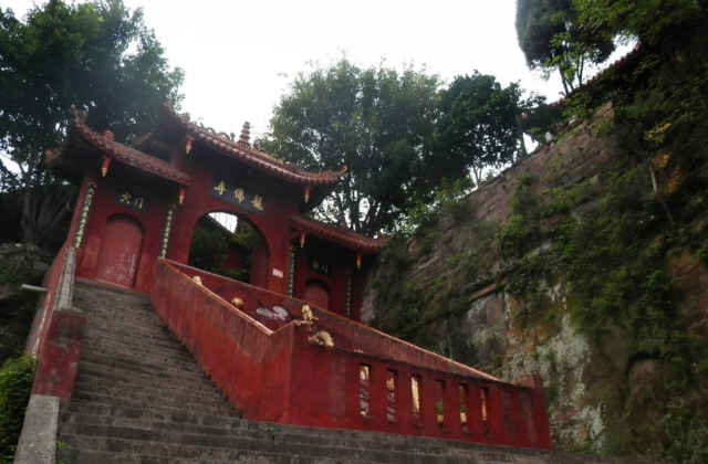 『华山』重庆“被忽视”的一座山，曾与泰山华山齐名，如今却鲜有人知