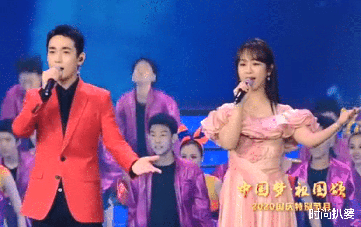 国庆晚会|国庆晚会韩红瘦了，张韶涵精致如瓷瓶！杨紫穿对裙子却保守封腰