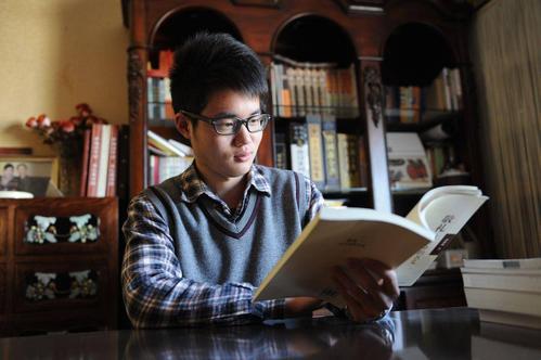 毕业后卖米粉的北大硕士，曾被董明珠当众怒斥，现在竟成了这样