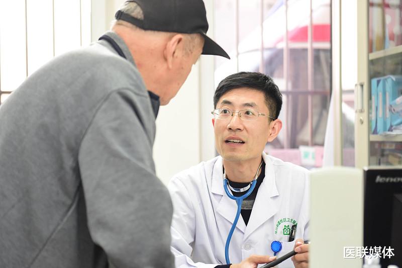 「肝脏」睡觉时若发现4个“异常”，恐是肝功能受损了，别太晚知道