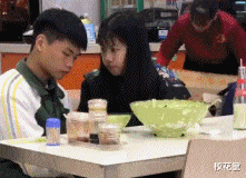 |妹子，你们头上戴着钢丝球在哪买的？哈哈