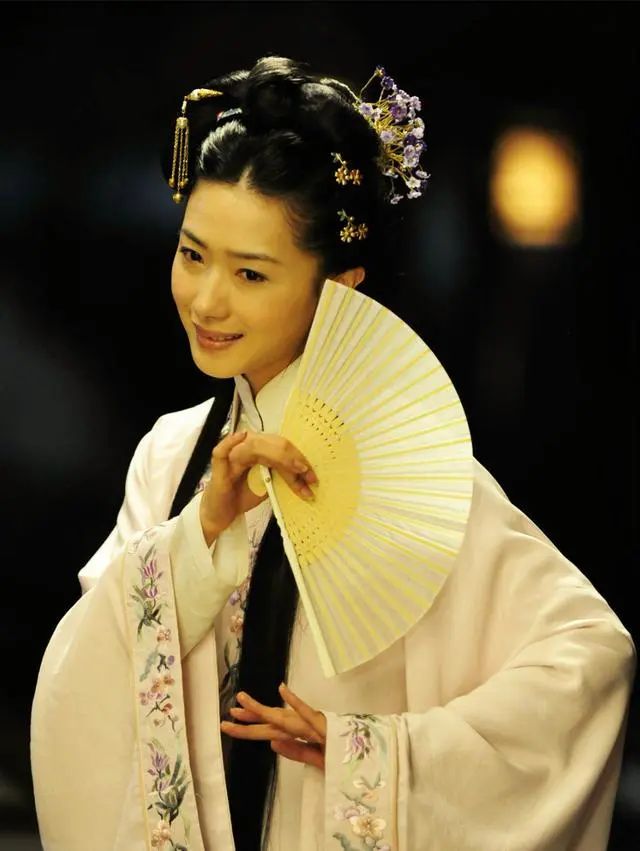 |她“演啥都扑街”，最后只能靠拍广告赚钱，网友们：喝凉水都能塞牙