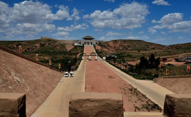 【秦始皇】秦始皇当年修的路，为啥2000年来都不长草？专家：看看下面埋着什么