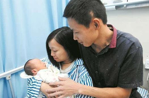 90厘米袖珍女孩嫁175厘米男孩,婚后儿子出生,全家人没了笑容