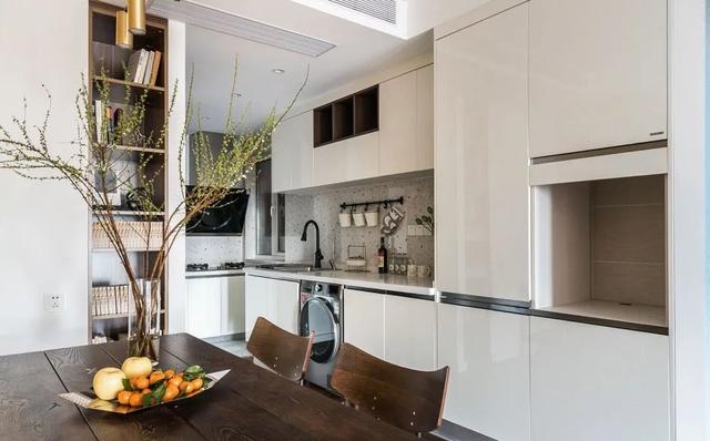 「」60㎡简约温馨风格小户型装修，客餐厅背景墙活力四射！