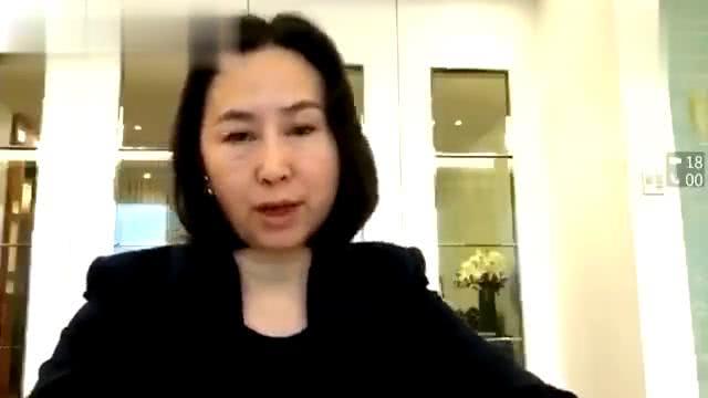 何超琼▲何超琼强忍丧父之痛憔悴现身会议，接下来她将在董事会与四太正面对决