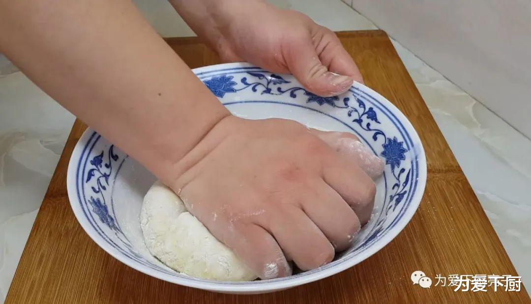 [鸡蛋]面粉别再烙饼了，加4个鸡蛋，又香又脆又松软，比饼干油条还好吃