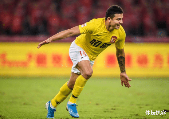 广州恒大|曝恒大当红国脚因态度问题被弃用!场上跑动少,身材明显发福