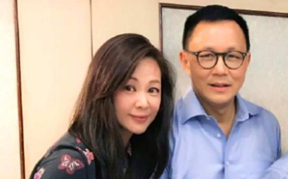『郑嘉颖』父亲是武侠电影“大师兄”,她则齐名周慧敏,51岁却成“普通人”