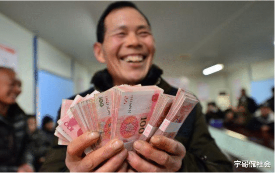 「消费券」给员工发工资，为何要统一办银行卡？实际暗藏“玄机”