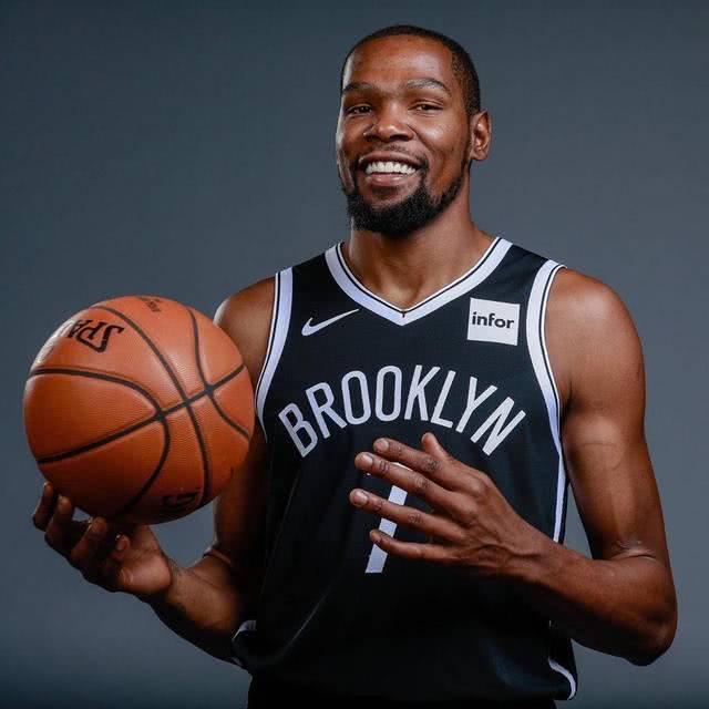 詹姆斯·哈登@美媒预测20-21赛季球员实力：哈登、老詹仅第二档，杜兰特惹争议！