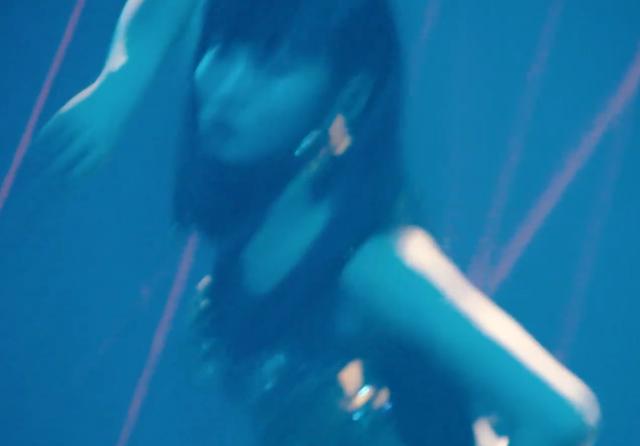 「孟佳」《乘风破浪》二公造型曝光:孟佳阿朵被造型拖累,吴昕成熟风获赞