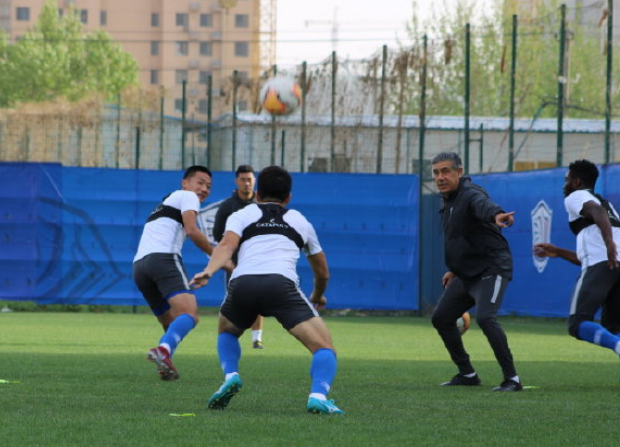 【中超】中超升班马热身赛6-1大胜，新援梅开二度造3球，坏消息是队长伤了