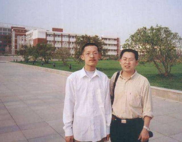 #数学#北大数学天才柳智宇,3次成为新闻人物,出家还俗都为救世!