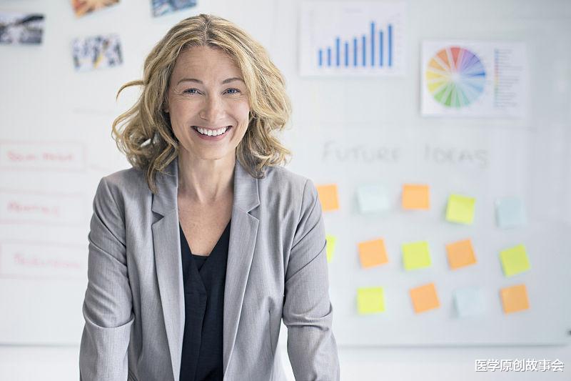 #更年期#女性什么时候绝经算正常？45岁后出现三个症状，提示更年期来了