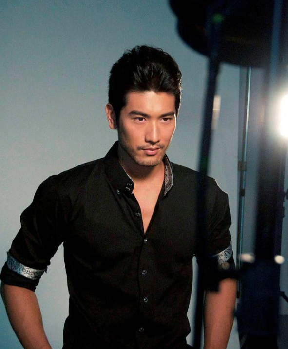 「迪丽热巴」明星参加真人秀多危险?热巴遭骚扰,Baby骨折,他却在笑声中离世!