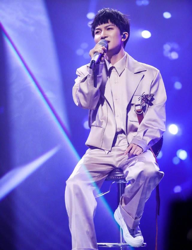 「歌手」《歌手》将连录两期,奇袭者只有两组,不再是《好声音》学员