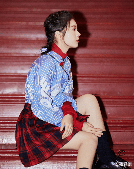 「赵今麦」赵今麦《涩女郎》海报流出，看到剧中的“造型”，网友：判若两人