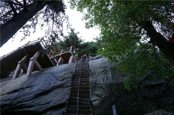 华山|世界上最恐怖的四座楼梯，据说两座在国内，分别在哪里？