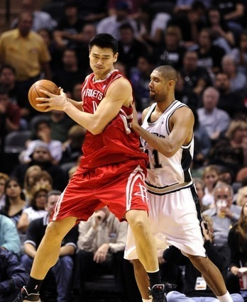 姚明■姚明和邓肯场均交手数据对比，结果有点尴尬？