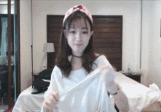 |“跟女朋友视频看到这个，她身上长的这是什么？”哈哈哈哈哈...不懂也好！