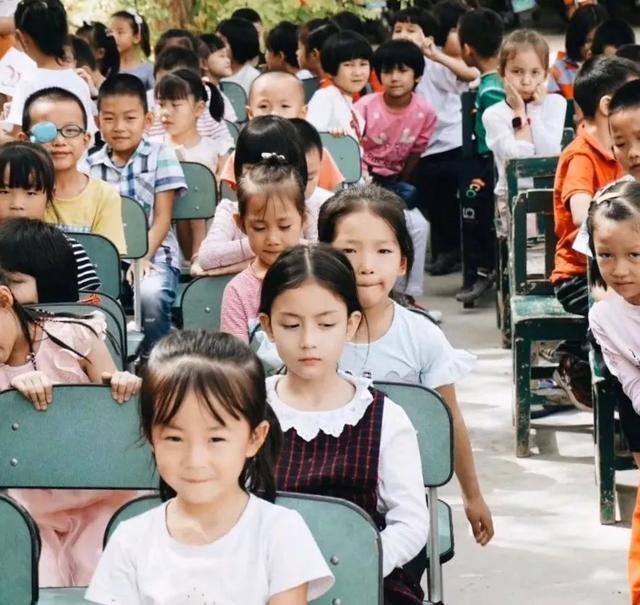 |媳妇出差深夜给我发来照片报平安，总觉得哪里不对劲，我应该没被绿吧？