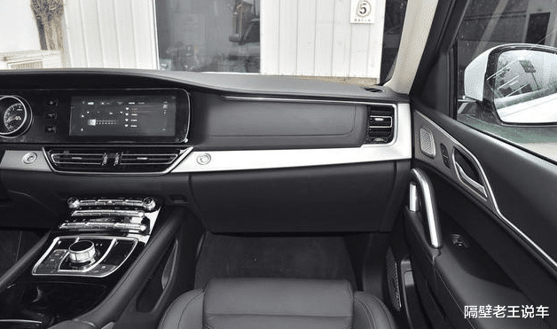 [豪车]100W的气场只卖15万，车重达2.2吨，长5米，标配2.0T+8AT