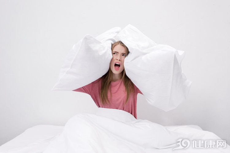 脑血管病|明明很累，为何凌晨3、4点总会醒？或与3个原因有关，别忽略了