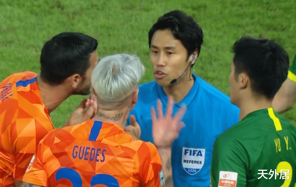 蒿俊闵|蒿俊闵炮轰“没底线”！记者提醒他国足位置不保，另一国脚删博了