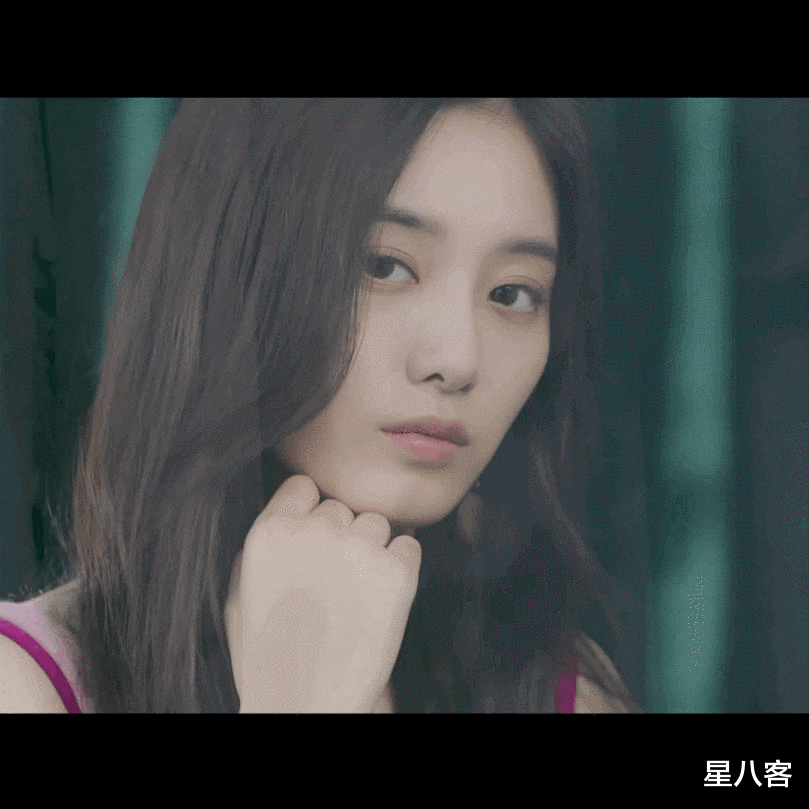 #古力娜扎#古力娜扎的背心叠加穿真火了，沙溢让妻子穿徐艺洋拍大片也这么穿