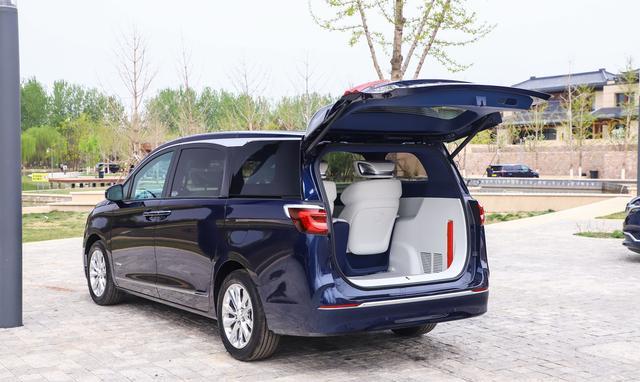 【红旗h5】不愧是“七座王者”,单月卖出14762台,上至商务下至家用都适合