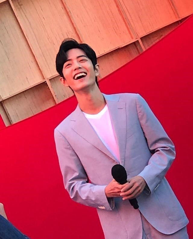 肖战|官方评选“华语乐坛六大偶像”，肖战幸运入榜，其余五位也是大咖