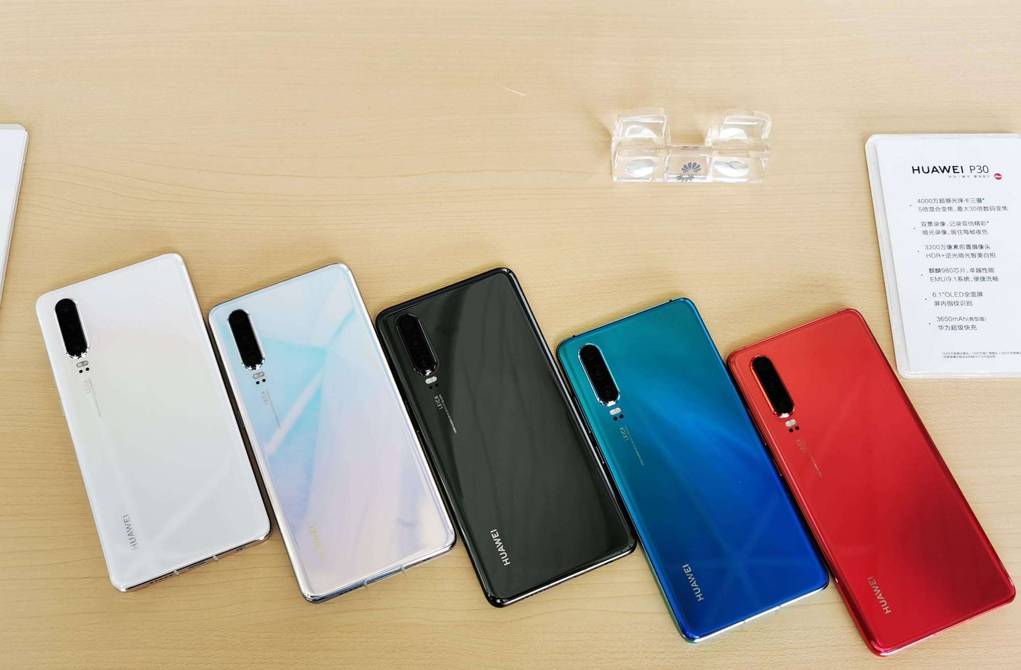 红米手机|别瞧不上千元机,最具性价比的三款千元“机皇”,用三年都不想换