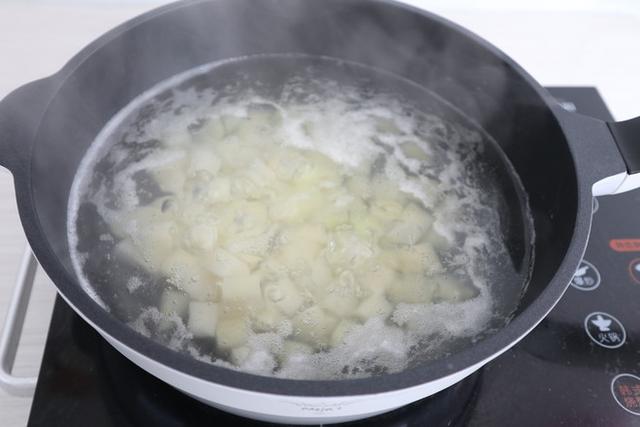 土豆|吃1个它，相当于吃10个苹果，13个梨，一元一斤，每家吃得起